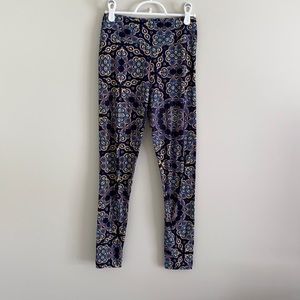 LuLaRoe Woman’s One Size leggings